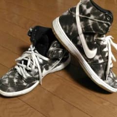 NIKE DUNK HIGH PREMIUM SB TIE DYEのサムネイル