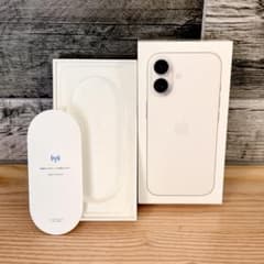 最新　iPhone17 空箱2点セット ホワイト　スマホのサムネイル