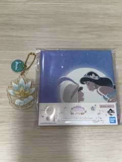 이치 반 쿠지 디즈니 공주 열쇠 고리와 캠퍼스 보드 세트