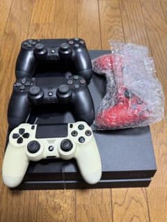 PlayStation 4 本体 コントローラー4つ付きのサムネイル