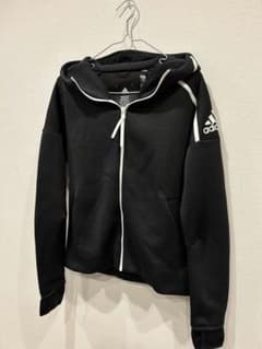 adidas パーカーのサムネイル