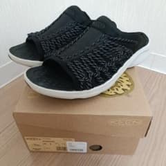 KEEN UNEEK SNK SLIDE ブラック サンダルのサムネイル