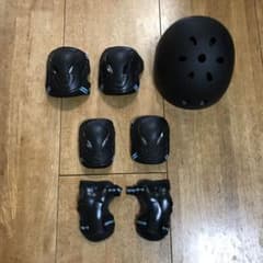 スケボー　ヘルメット　プロテクターの4点セット　子ども用のサムネイル