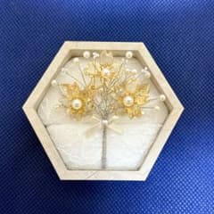金色のお花とパールのリングピローのサムネイル