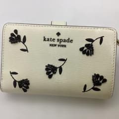 kate spade ホワイト系 二つ折り ミディアム財布 K120 - メルカリ