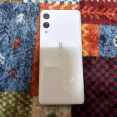 R スマートフォン ホワイト デュアルSIMのサムネイル