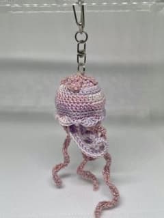 ピンクのクラゲ　あみぐるみキーホルダーのサムネイル