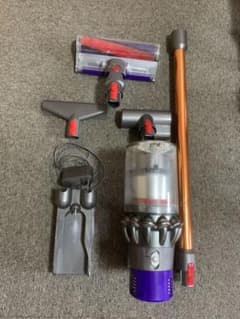 ダイソン  V10  SV12  実働品　ゴミを触らずワンタッチで処分出来ます。のサムネイル