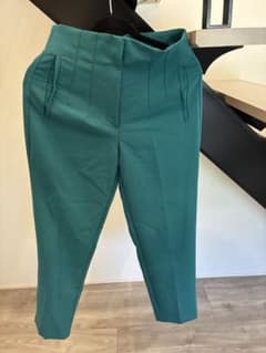 ZARA テーパードパンツ グリーンのサムネイル