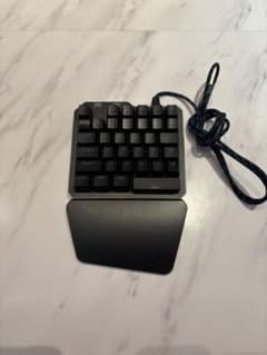 片手ゲーミングキーボードのサムネイル