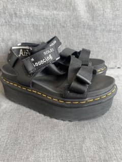 【期間限定値下げ】Dr.Martensドクターマーチン ストラップサンダル 厚底のサムネイル