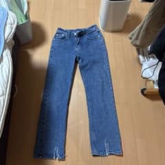 ストレートデニムパンツ 裾スリットのサムネイル