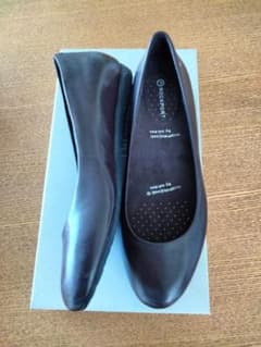 Rockport ダークブラウン フラットパンプスのサムネイル
