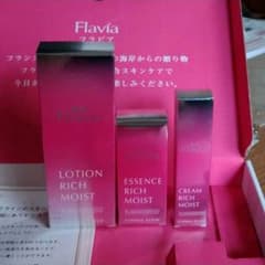 フォーマルクライン 薬用フラビア 3点セットのサムネイル