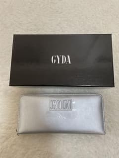 GYDA シルバー 長財布 元の箱付き - メルカリ