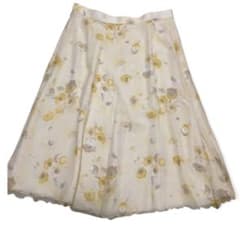 美品 Leilian(レリアン) 花柄 スカート 上品 お洒落 柄 花のサムネイル