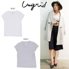 あーーこ様専用  Ungrid  Vネックポケットteeのサムネイル