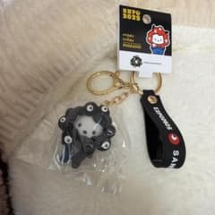 大阪・関西万博　サンリオ黒ミャクミャクなりきりキーホルダー立体マスコットポチャコのサムネイル