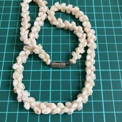ハワイ ニイハウシェル 貝ネックレス - メルカリ