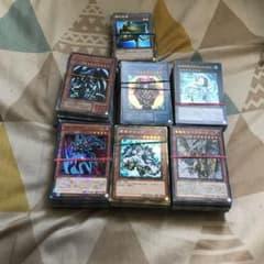 遊戯王カード全部光ってます。600ちょっとあります。のサムネイル