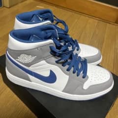 NIKE エア ジョーダン1 MIDのサムネイル
