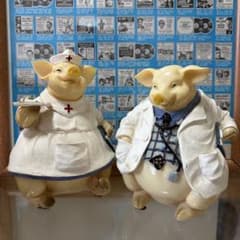 ヴィンテージ ブタ オブジェ 置物 2体セット（ドクター＆ナース）フィギュアのサムネイル