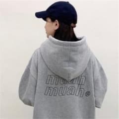 【即購入・即日発送可】 muahmuah ロゴパーカー グレーのサムネイル