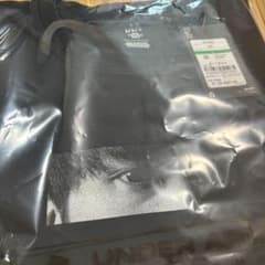 J*☆様 【即購入可】ジェシー UNDER ARMOUR ブラック Tシャツ L - メルカリ