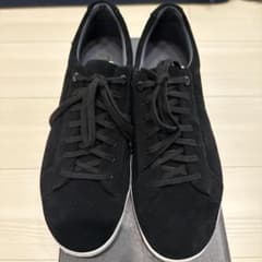 新品箱付き】UGG ブラックスニーカー - メルカリ