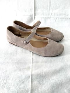 [With tags and box] Suede ballet flats with straps