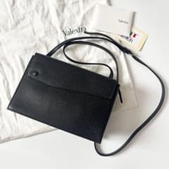 ヴァレクストラ TRIO ポケット ショルダーバッグ レザー ブラック 斜め 