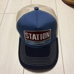 STATION トラッカーキャップ 青/ベージュのサムネイル