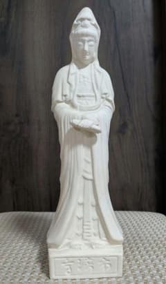白磁 観音菩薩像 仏像 彫刻 オブジェ - メルカリ