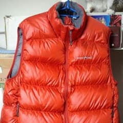 mont-bell モンベルのダウンベストのサムネイル