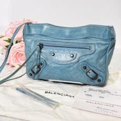 BALENCIAGA シティ アーカイブ レザー ポーチ ブルー 41 BALENCIAGA シティ アーカイブ レザー ポーチ ブルー 41 - メルカリ