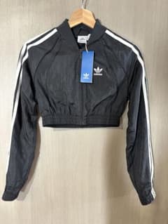 新品 adidas スリム クロップド トラックトップ S 黒 韓国 ジャージのサムネイル