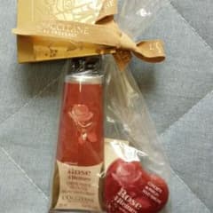 のらのらの様専用☆LOCCITANE☆ローズハンドクリーム＆ソリッドパフュームのサムネイル