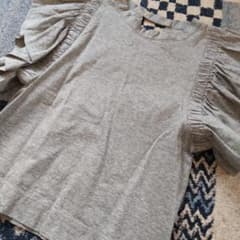 フリル袖Ｔシャツ　　美品のサムネイル