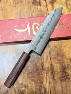 義弘作　三徳　包丁　銀三鋼　梨地　山脇刃物製作所　紫檀八角柄 義弘作 三徳 包丁 銀三鋼 梨地 山脇刃物製作所 紫檀八角柄 - メルカリ