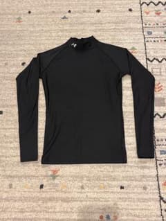 UNDER ARMOUR アンダーアーマー　長袖アンダーシャツ 黒 レディースのサムネイル