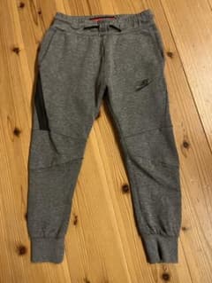 NIKE テックパンツ　120-130のサムネイル