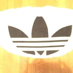 adidas トップスのサムネイル