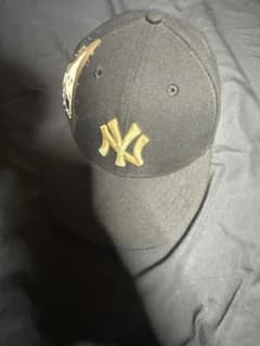 New Era ニューヨークヤンキース キャップ ブラック ゴールドのサムネイル