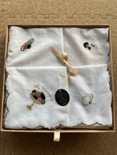 FAUCHON 刺繍デザイン ハンカチ 新品のサムネイル