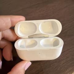 【純正品】AirPods Pro 第1世代 充電ケースのみのサムネイル