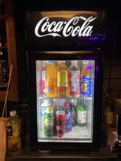 Coca-Cola ディスプレイ小型冷蔵庫 本体　現在使用中　引き取りOK Coca-Cola ディスプレイ小型冷蔵庫 本体 現在使用中 引き取りOK - メルカリ
