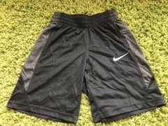 NIKE ナイキ ハーフパンツ　150cmのサムネイル