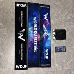 WDJF 2025 のタオル3枚とTシャツ1枚とポスター2枚 WDJF 2025 のタオル3枚とTシャツ1枚 - メルカリ
