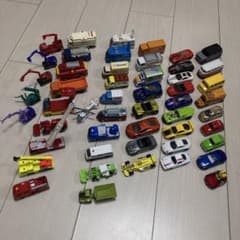 トミカ等　色々な車両　まとめて51台セットのサムネイル