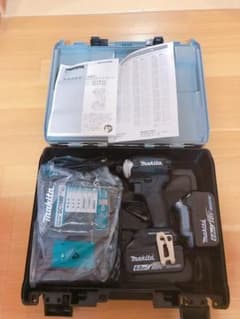 新品！純正品！　マキタ　充電式インパクトドライバー18vのサムネイル
